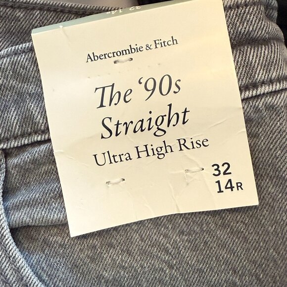 BNWT Abercrombie Ultra High Rise 90s Straight Jeans - Grey - Picture 3 of 5